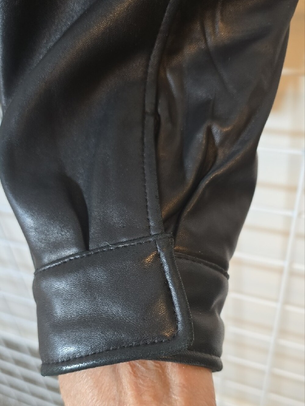 Kirkland Men's Signature Black Leather Bomber Jacket Size XL - Picture 4 of 16